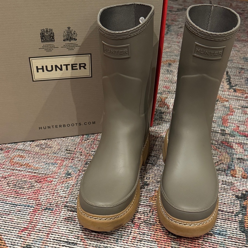 Hunter Gray Boots with Tan Accents size 8